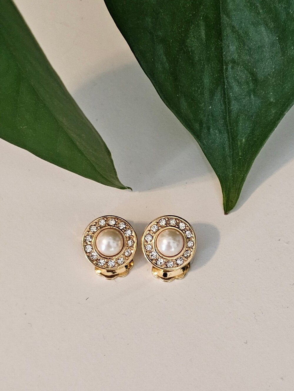 Christian Dior Vintage Clip On Small Faux Pearl and Crystal Earrings - Picture 13 of 16